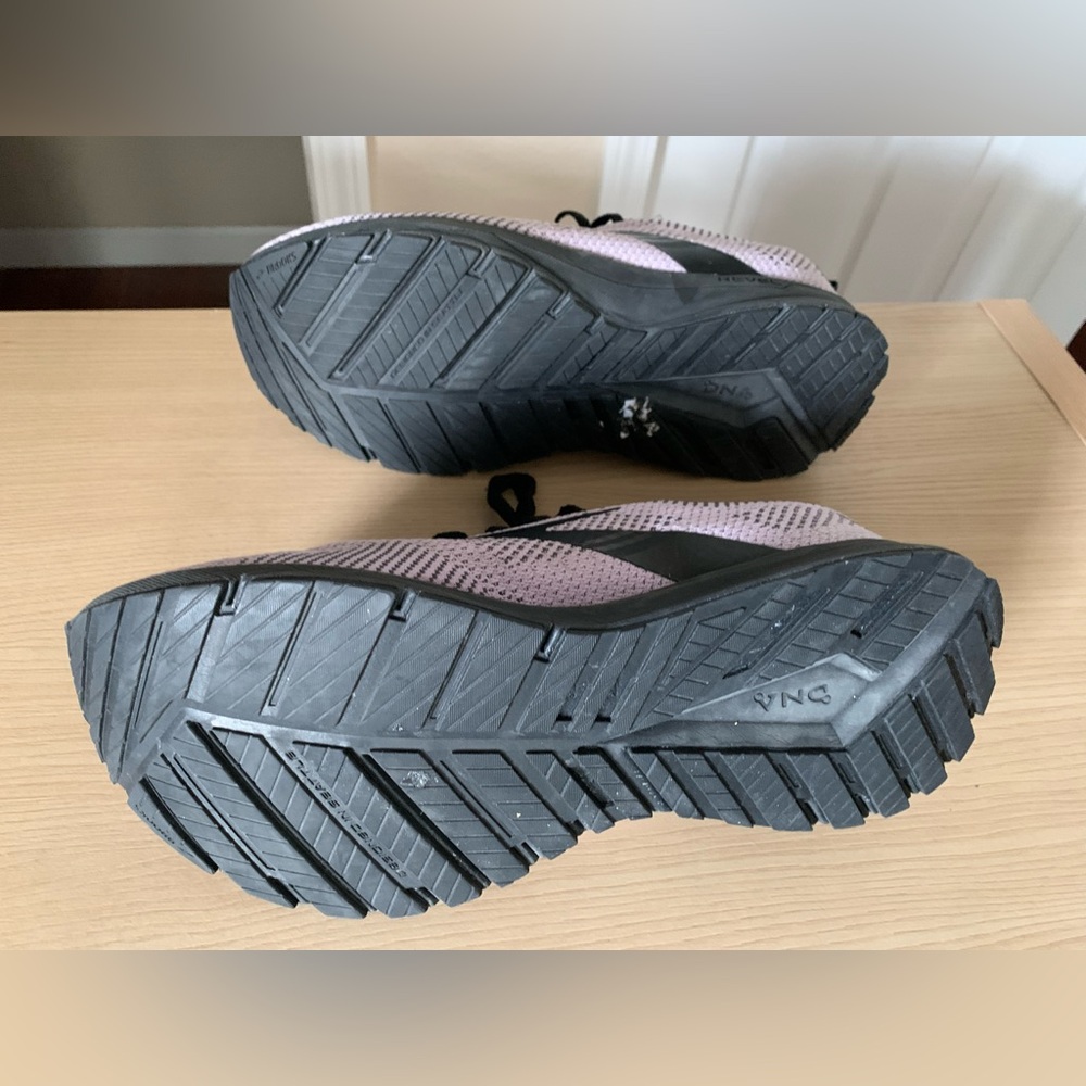 Brooks Revel running shoes - sz 10, lavender/black. Great condition! - Picture 5 of 6